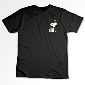 Remera negra Snoopy mate en el corazón